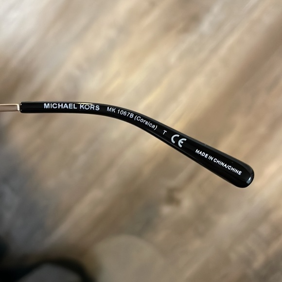 Michael kors Sunglasses - Picture 5 of 6